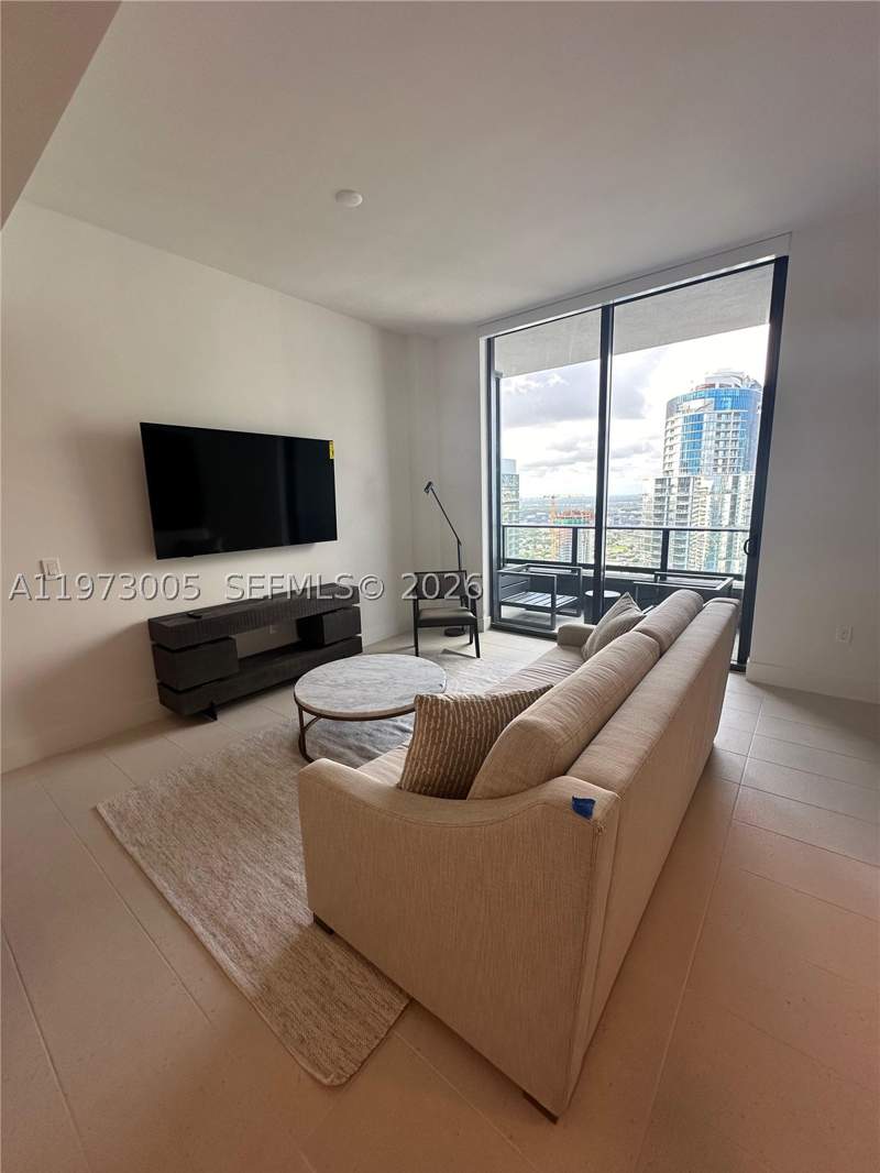 1 bedroom Condominium at 159 NE 6th St 4811, Gale Miami, Miami — photo 2