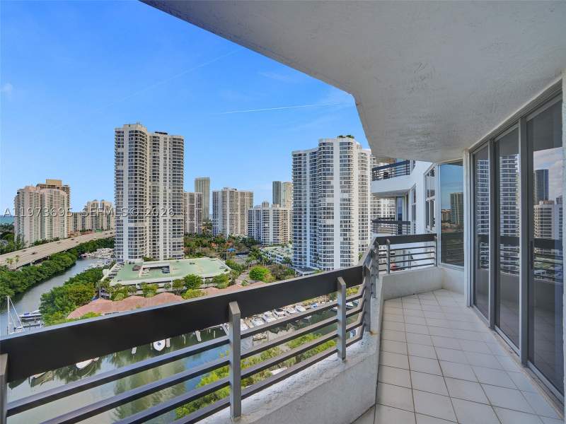 2 bedroom Condominium at 3400 192nd St 1811, Mystic Pointe Tower 600 C, Aventura — photo 2
