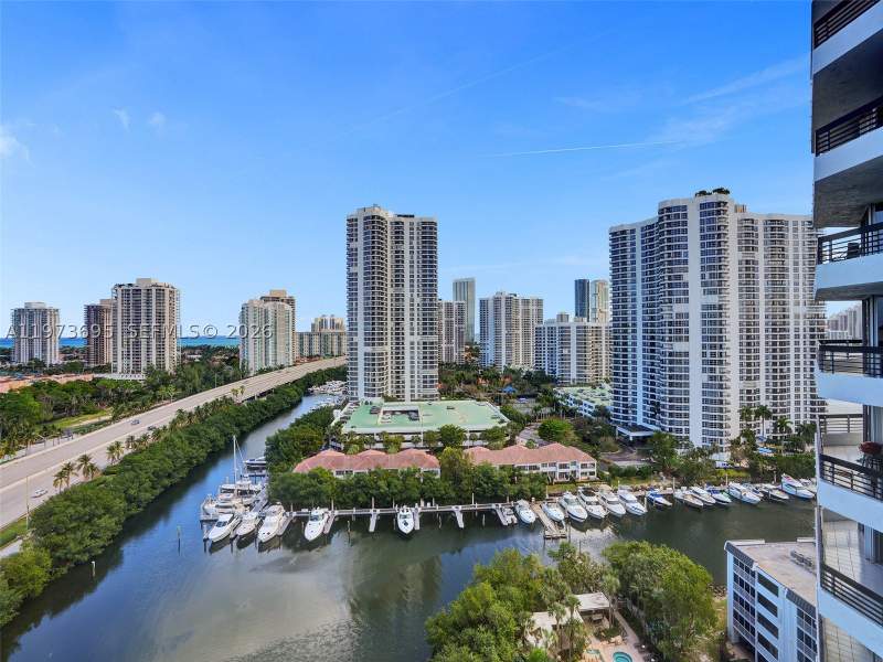 2 bedroom Condominium at 3400 192nd St 1811, Mystic Pointe Tower 600 C, Aventura — photo 3