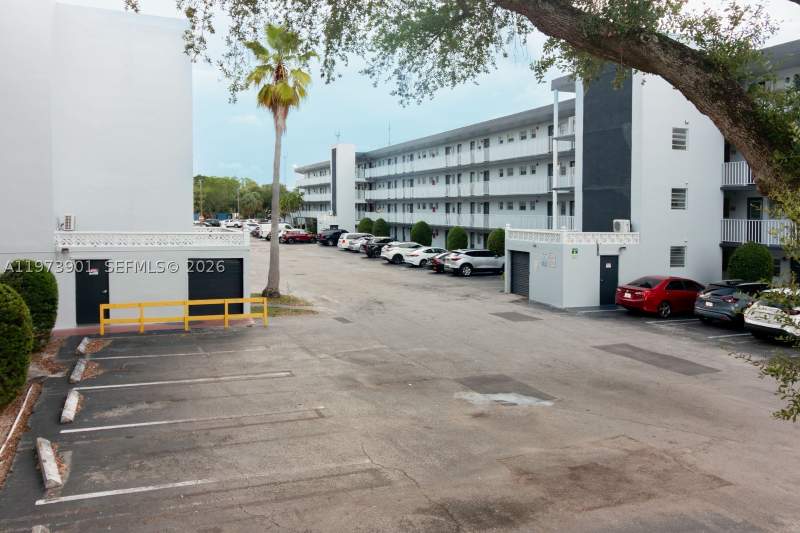 2 bedroom Condominium at 447 NE 195th St 217, Royal Oaks Condo, Miami — photo 4
