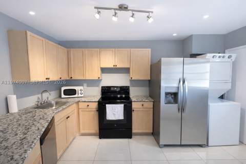 1780 NE 191st St 210-2, Miami FL - photo 7 of 9