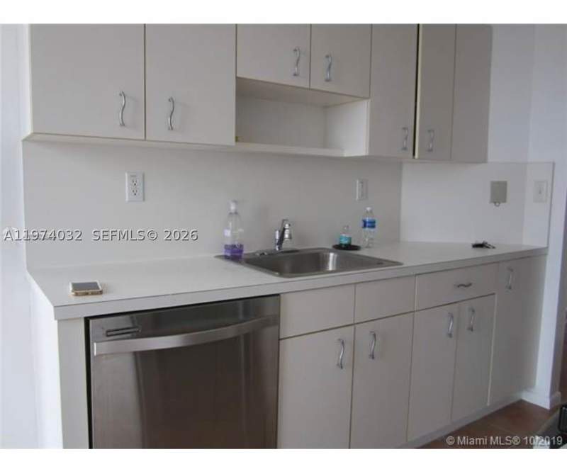 1 bedroom Condominium at 1688 West Ave 1107, West Bay Plaza Condo, Miami Beach — photo 2