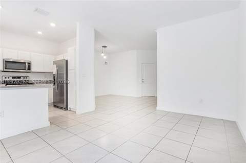 1363 NW 208th Ter, Miami Gardens FL - photo 10 of 62