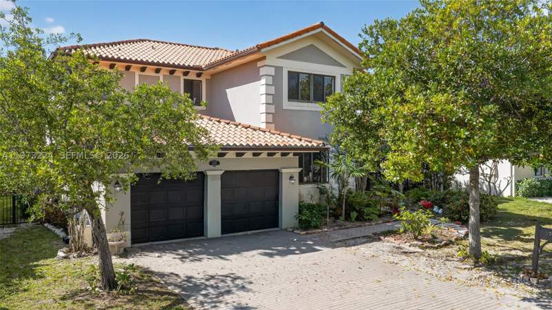 5 bedroom SingleFamilyResidence at 7436 SW 188th Ln, Cutler Cay, Cutler Bay — photo 4