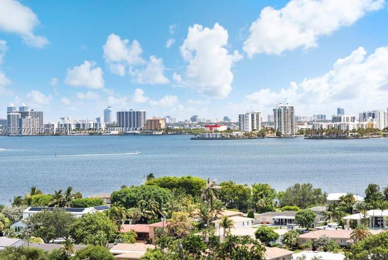 1 bedroom Condominium at 2000 Towerside Ter 1408, Towers Of Quayside Condo, Miami — photo 5