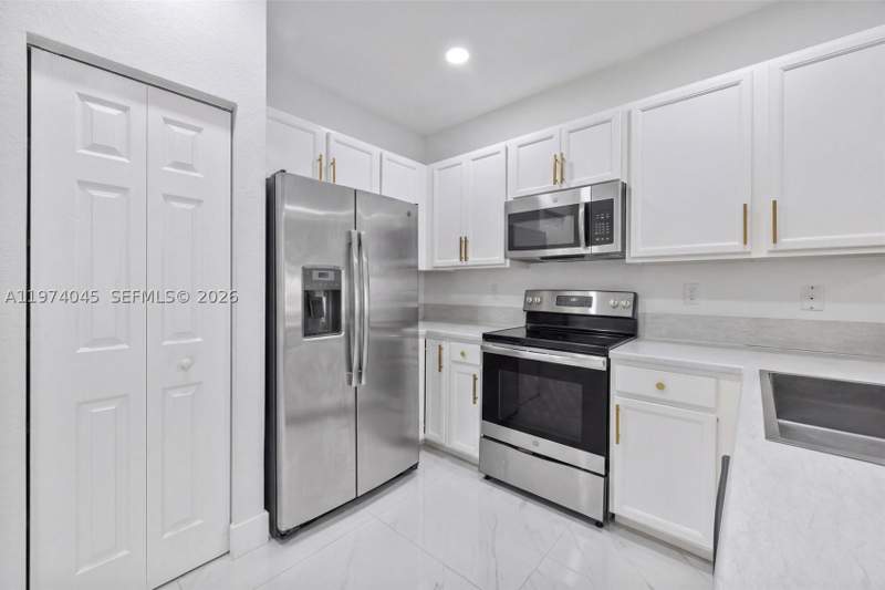 3 bedroom Townhouse at 178 SE 33rd Ter, Baywinds Of Dominica And, Homestead — photo 3