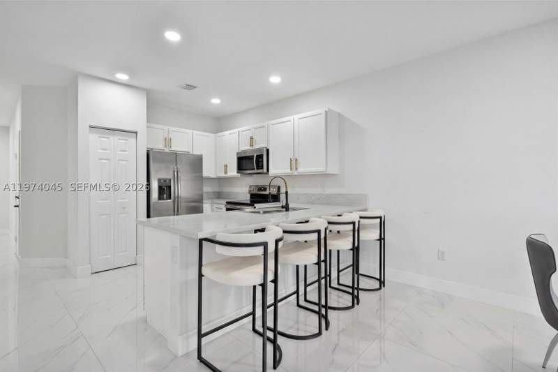 3 bedroom Townhouse at 178 SE 33rd Ter, Baywinds Of Dominica And, Homestead — photo 4