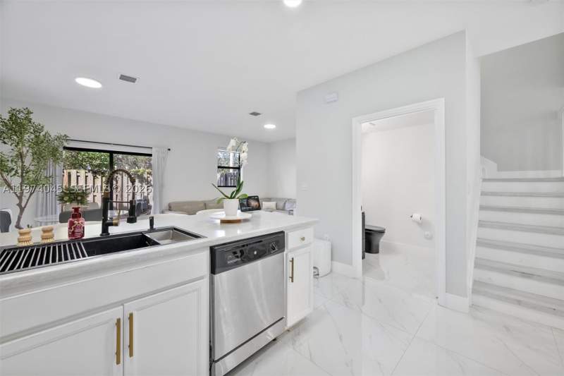 3 bedroom Townhouse at 178 SE 33rd Ter, Baywinds Of Dominica And, Homestead — photo 5