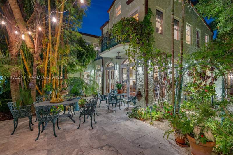 5 bedroom SingleFamilyResidence at 1720 Espanola Dr, Espanola Heights, Miami — photo 2