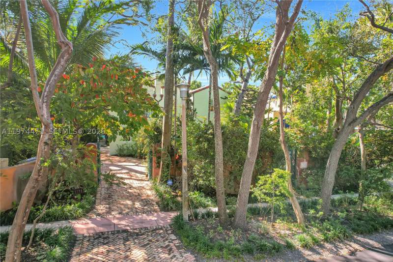 5 bedroom SingleFamilyResidence at 1720 Espanola Dr, Espanola Heights, Miami — photo 3