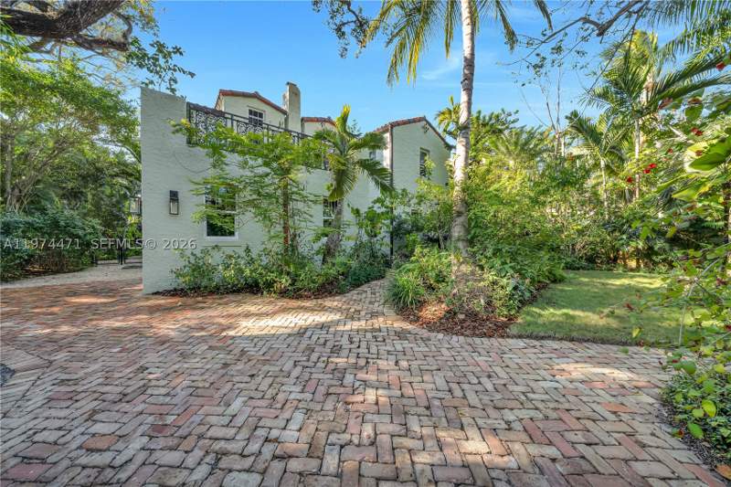 5 bedroom SingleFamilyResidence at 1720 Espanola Dr, Espanola Heights, Miami — photo 5
