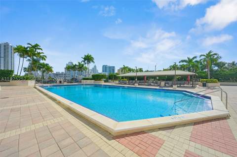 4101 Pine Tree Dr 919, Miami Beach FL - photo 18 of 25