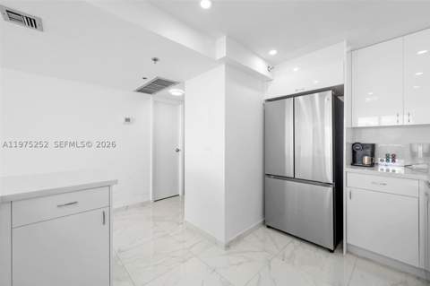 4101 Pine Tree Dr 919, Miami Beach FL - photo 9 of 25