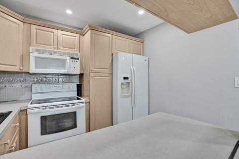 3665 NE 167th St 208, North Miami Beach FL - photo 14 of 34