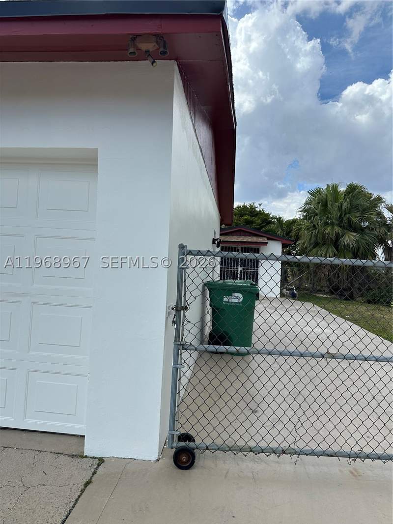 3 bedroom SingleFamilyResidence at 15200 SW 109 ave, Fairway Estate, Miami — photo 3