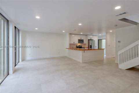 3905 Adra Ave J-46B, Doral FL - photo 6 of 25