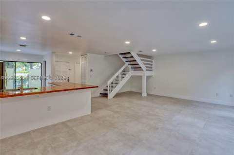 3905 Adra Ave J-46B, Doral FL - photo 8 of 25