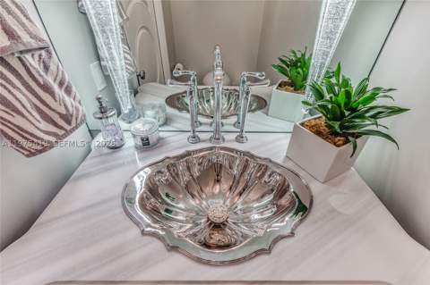 1455 Ocean Dr 1607, Miami Beach FL - photo 14 of 25