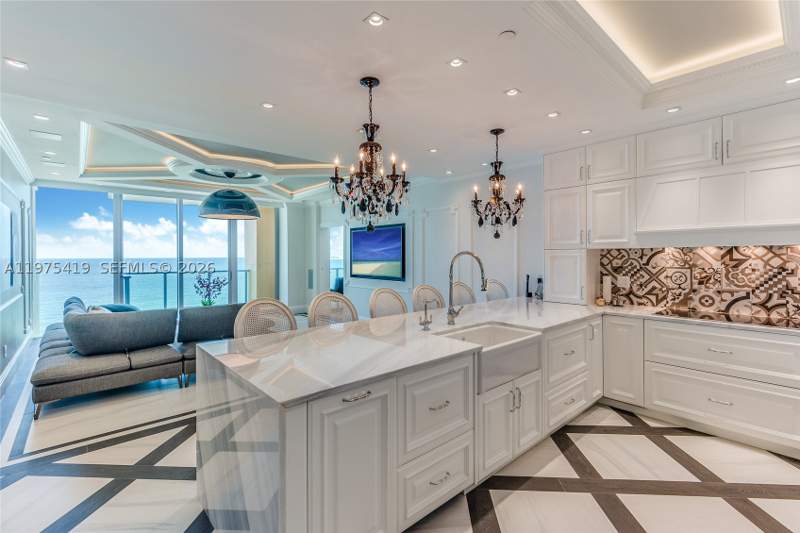 3 bedroom Condominium at 1455 Ocean Dr 1607, Il Villaggio On South Beac, Miami Beach — photo 2