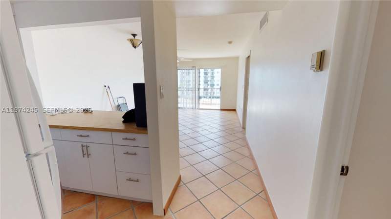 1 bedroom Condominium at 3665 NE 167 Street 501, Caribbean House Condo, North Miami Beach — photo 3