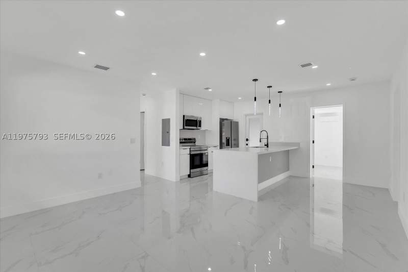 3 bedroom SingleFamilyResidence at 910 NW 133rd St, De Pauly Heights, North Miami — photo 2