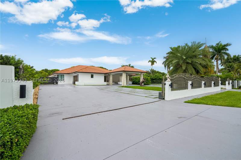 7 bedroom SingleFamilyResidence at 3265 SW 129th Ave, J G Heads Farms Unit A, Miami — photo 2