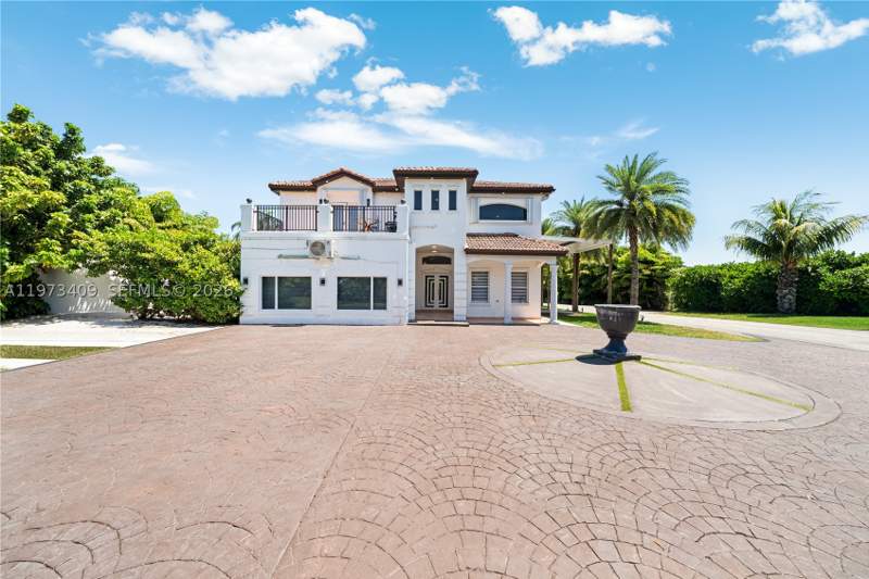 5 bedroom SingleFamilyResidence at 13050 SW 26th St, J G Heads Farms Unit A, Miami — photo 4