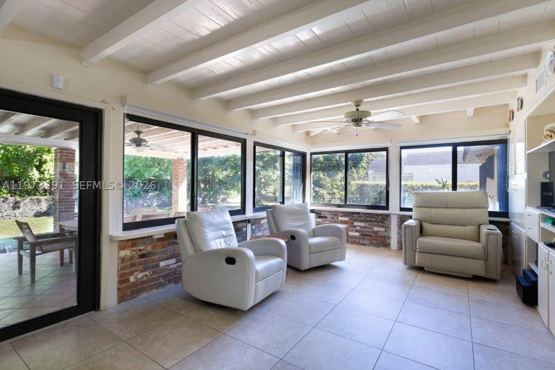 3 bedroom SingleFamilyResidence at 3721 SW 58th Ave, Central Miami Pt 1, Miami — photo 4