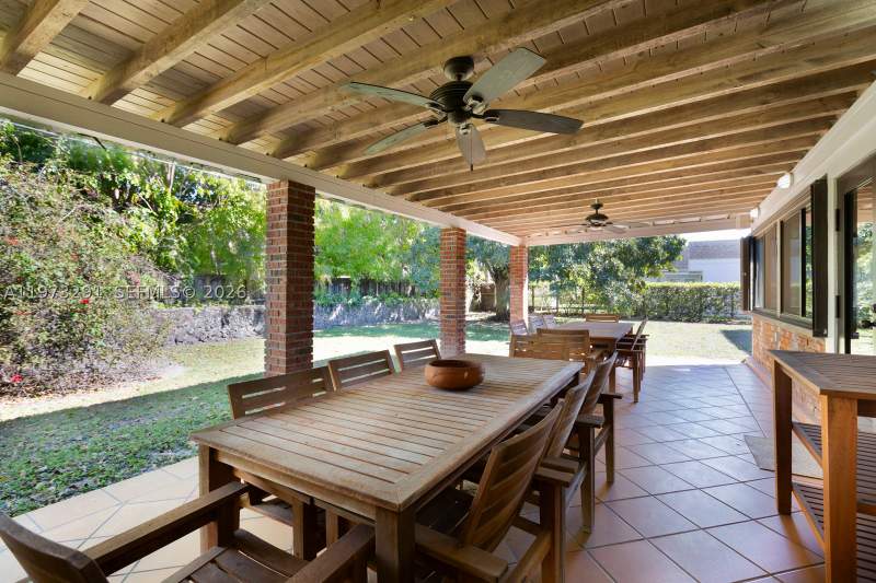 3 bedroom SingleFamilyResidence at 3721 SW 58th Ave, Central Miami Pt 1, Miami — photo 5