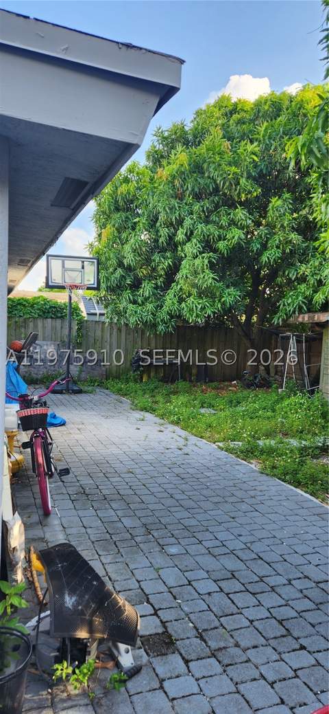 150 NW 17th Ct, Miami FL - photo 6 of 20