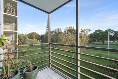 20500 W Country Club Dr 311, Aventura FL - photo 13 of 43