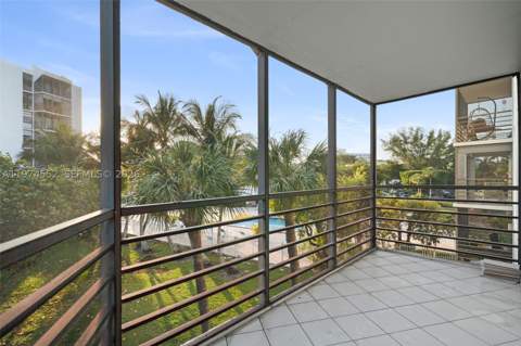 20500 W Country Club Dr 311, Aventura FL - photo 14 of 43
