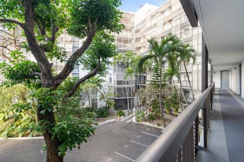 20500 W Country Club Dr 311, Aventura FL - photo 6 of 43