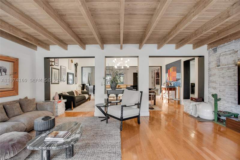 5 bedroom SingleFamilyResidence at 10659 NE 10th Pl, Miami Shores Estates, Miami Shores — photo 3