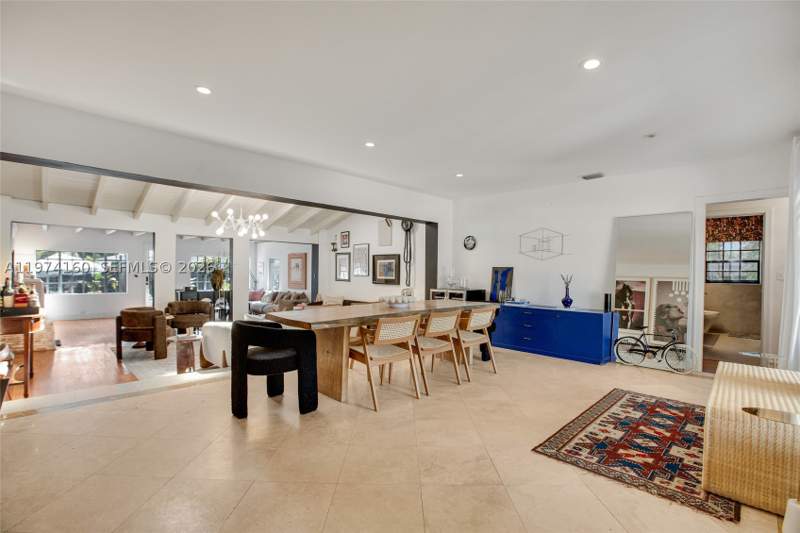5 bedroom SingleFamilyResidence at 10659 NE 10th Pl, Miami Shores Estates, Miami Shores — photo 5