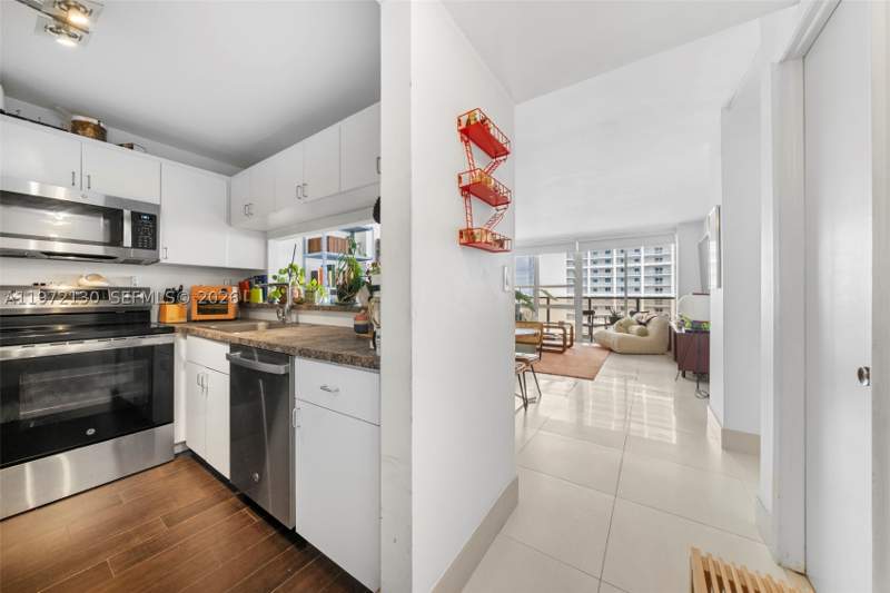 1 bedroom Condominium at 600 NE 36th St 1815, Charter Club Condo, Miami — photo 4