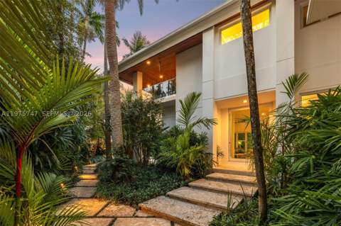 7150 W Lago Dr, Coral Gables FL - photo 10 of 37