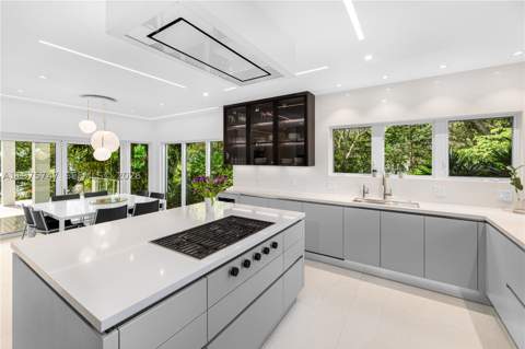 7150 W Lago Dr, Coral Gables FL - photo 13 of 37