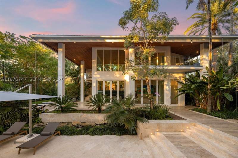 6 bedroom SingleFamilyResidence at 7150 W Lago Dr, Cocoplum Sec 2 Plat B, Coral Gables — photo 2