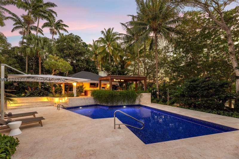 6 bedroom SingleFamilyResidence at 7150 W Lago Dr, Cocoplum Sec 2 Plat B, Coral Gables — photo 5