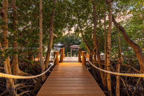 7150 W Lago Dr, Coral Gables FL - photo 8 of 37