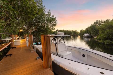 7150 W Lago Dr, Coral Gables FL - photo 9 of 37