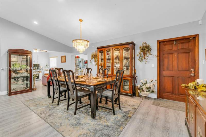 4 bedroom SingleFamilyResidence at 18201 SW 87th Ave, Section 22 Bel-Aire, Palmetto Bay — photo 4