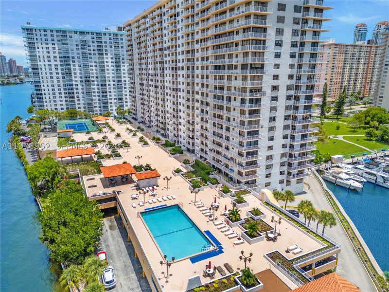 2 bedroom Condominium at 290 174th St 1006, Winston Towers 700 Condo, Sunny Isles Beach — photo 2