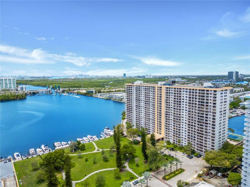 2 bedroom Condominium at 290 174th St 1006, Winston Towers 700 Condo, Sunny Isles Beach — photo 3