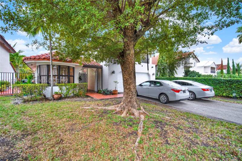 4 bedroom SingleFamilyResidence at 10528 SW 118th Pl, 4th Amend Plat Of The Mis, Miami — photo 2