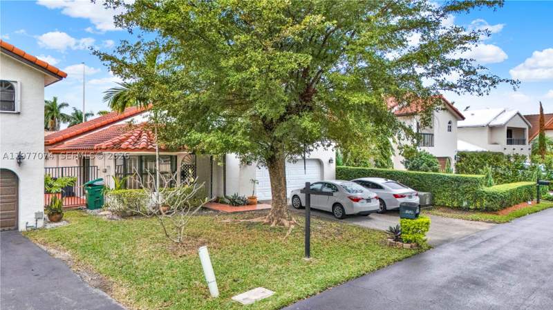 4 bedroom SingleFamilyResidence at 10528 SW 118th Pl, 4th Amend Plat Of The Mis, Miami — photo 3