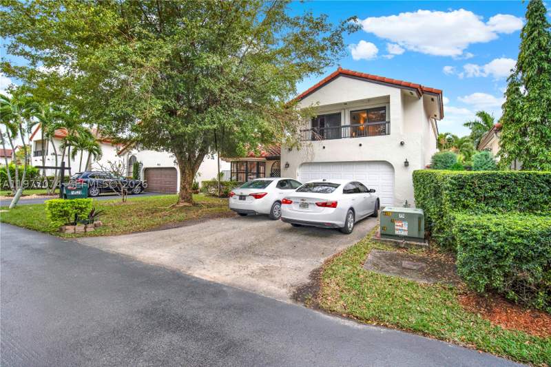 4 bedroom SingleFamilyResidence at 10528 SW 118th Pl, 4th Amend Plat Of The Mis, Miami — photo 4