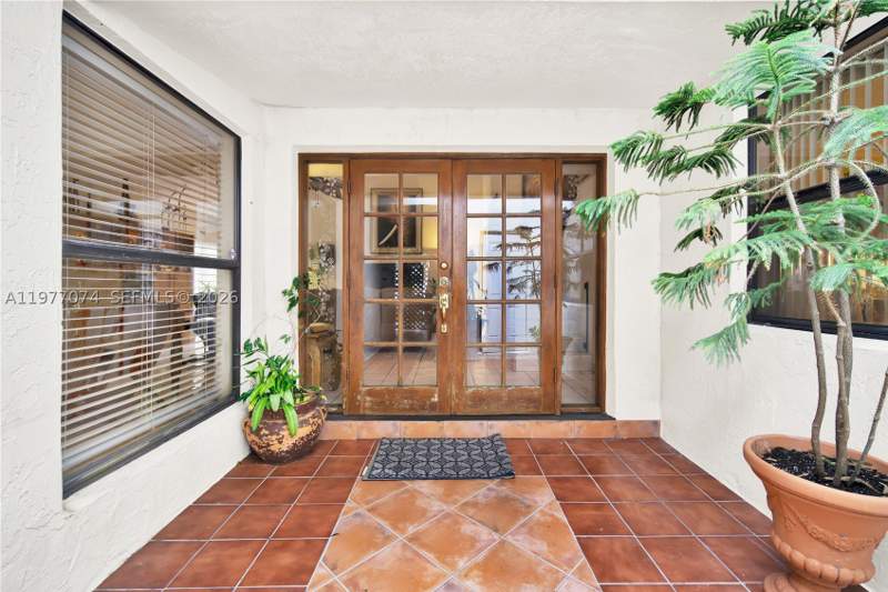4 bedroom SingleFamilyResidence at 10528 SW 118th Pl, 4th Amend Plat Of The Mis, Miami — photo 5