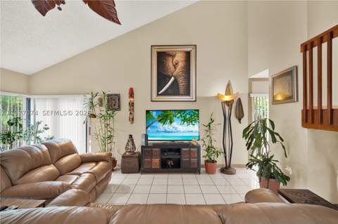 10528 SW 118th Pl, Miami FL - photo 8 of 45